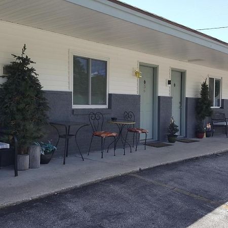 Bear Cove Inn Saint Ignace Exterior foto