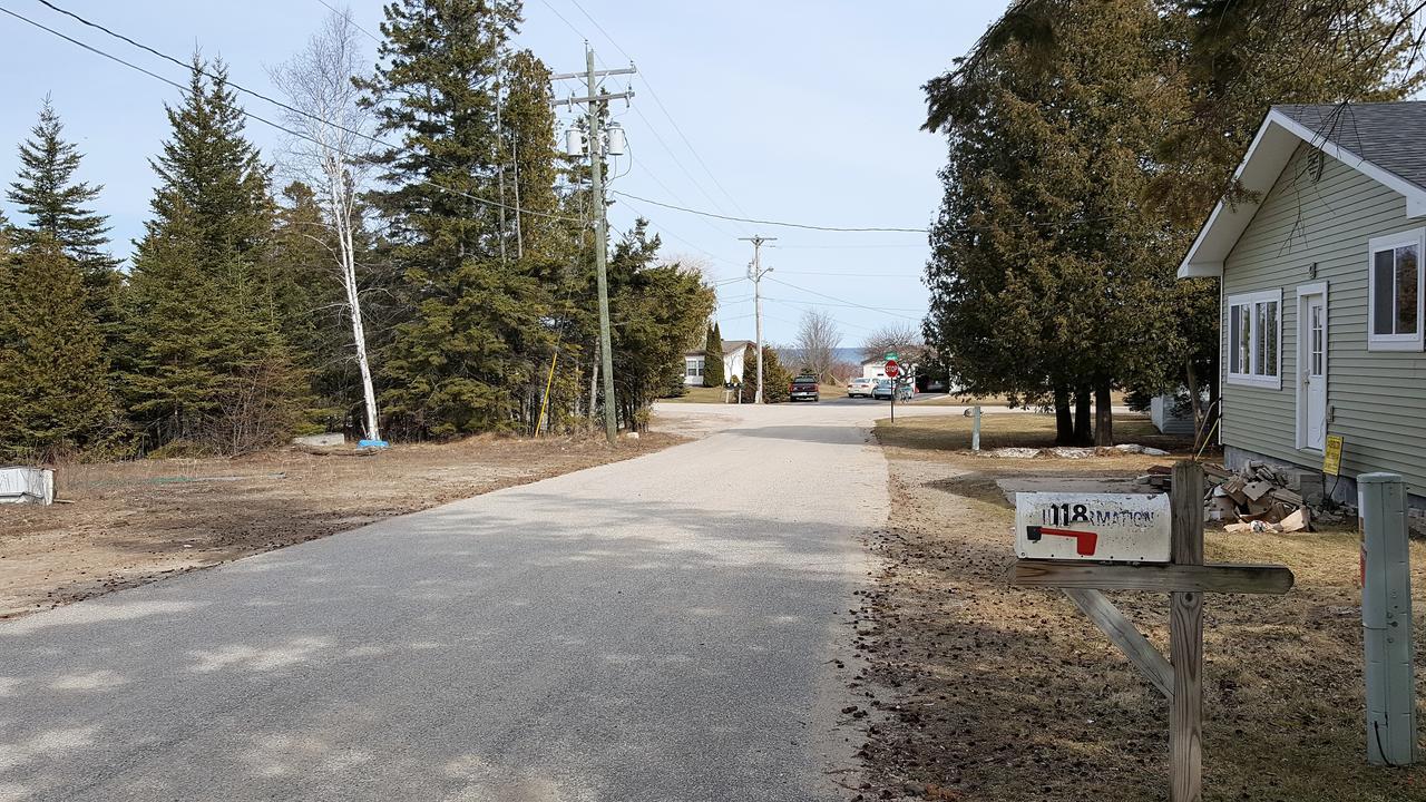 Bear Cove Inn Saint Ignace Exterior foto