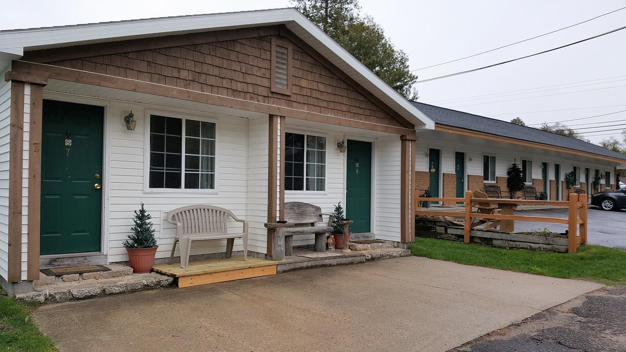 Bear Cove Inn Saint Ignace Exterior foto