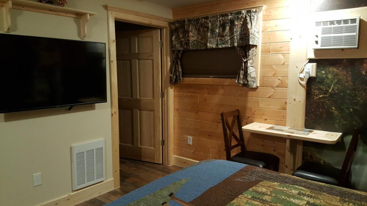Bear Cove Inn Saint Ignace Exterior foto